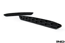 Charger l'image dans la galerie, Cache Reflecteur Arriere Acexxon F87 M2  - Honeycomb - Europe BM Shop