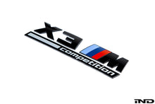 Load image into Gallery viewer, Logo de malle Brillant Noir BMW F97 X3M Competition - Europe BM Shop