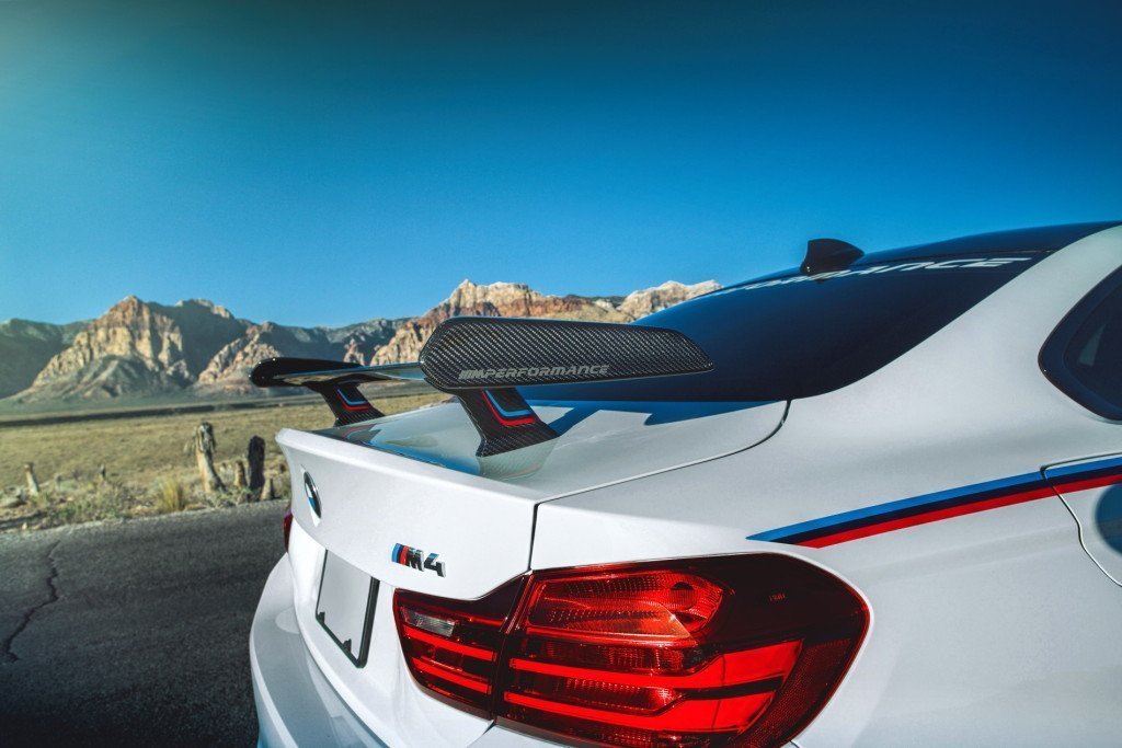 XUETAO Aileron arrière en Fibre de Carbone Convient pour BMW Série 4 F82 M4  Coupé 2014-2020 Trunk Lip Spoiler HighKick Spoiler Arrière Spoiler Kits de  carrosserie : : Auto et Moto